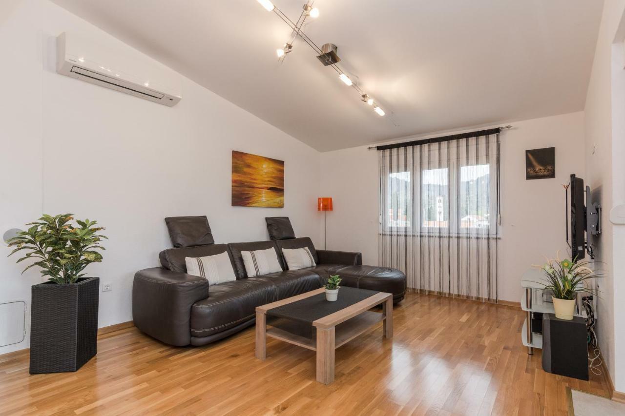 Apartment Natalie Sea View With 3 Bedrooms And Everything Is Air-Conditioned Sali Exterior foto
